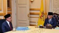 Yang di-Pertuan Agong Al-Sultan Abdullah Ri'ayatuddin Al-Mustafa Billah Shah menerima kehadiran Anwar pada sidang Pra-Kabinet di Istana Negara hari ini. - Foto Facebook Anwar Ibrahim