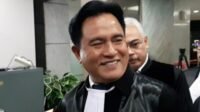 Yusril Tertawa Dengar Kubu AMIN Siapkan 1.000 Pengacara Gugat Sengketa Pilpres, Ruang Sidang Nggak Muat