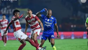 Aksi David da Silva di laga Persib Bandung vs Madura United di Stadion Si Jalak Harupat, Bandung, Ahad