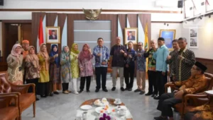 Pj Wali Kota Sukabumi Melepas 10 ASN yang Memasuki Masa Purnabakti 2024