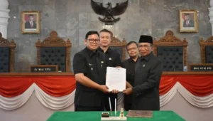 DPRD Kota Sukabumi Berikan Pemandangan Umum Terhadap Raperda LKPJ TA 2023 (1)