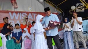 Fahmi Wisata Bareng Ratusan Anak Yatim di Oasis_