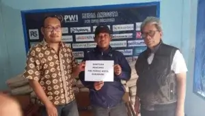 PWI Peduli Kota Sukabumi Gandeng Sehati Salurkan Bantuan Material