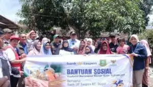 Pj Walikota Sukabumi Didampingi Wabup Iyos Serahkan Bantuan untuk Korban Bencana Alam